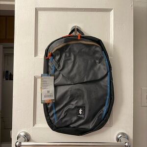 Vaya 18L Daypack - Cada Día in black